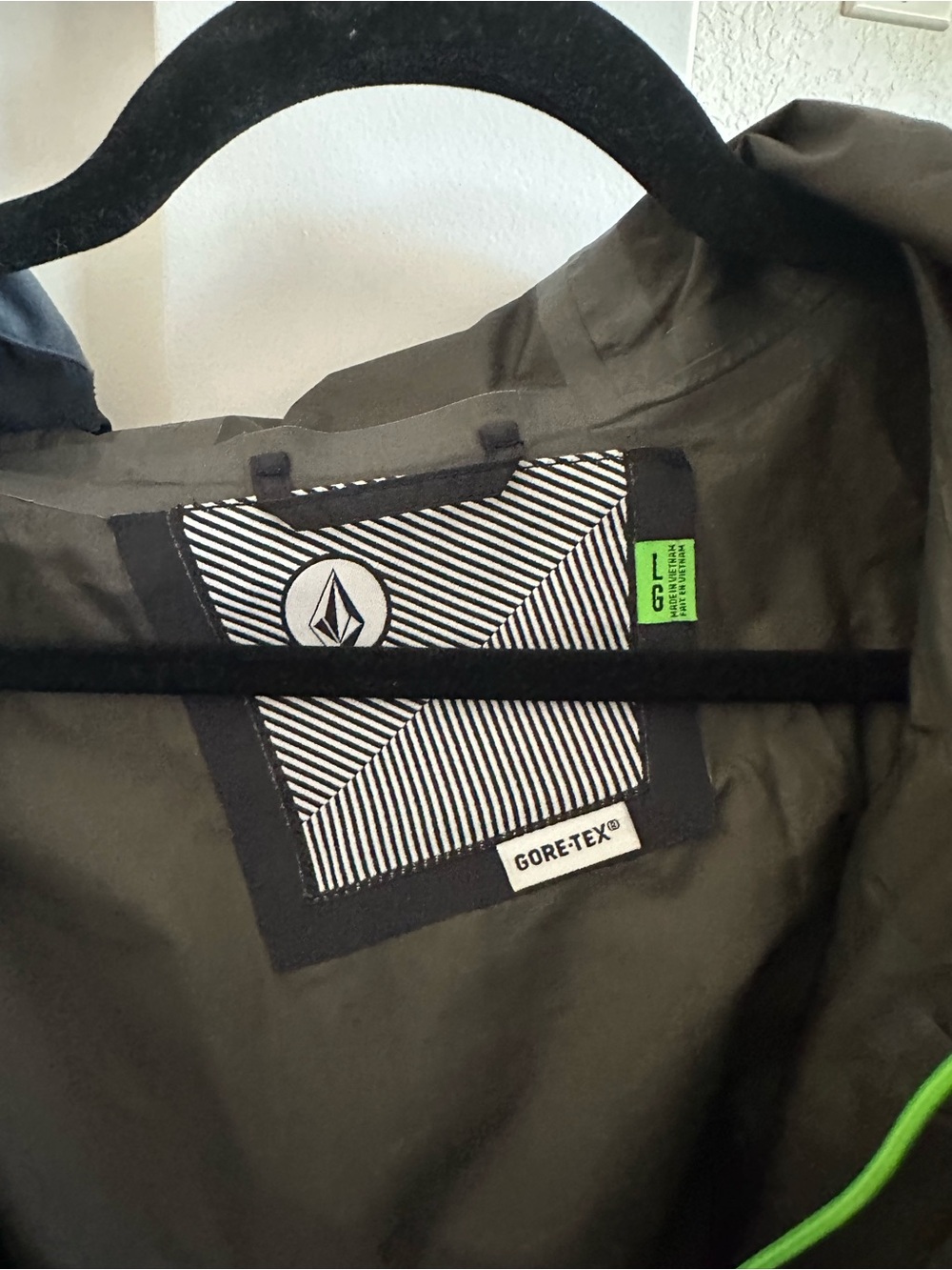 Volcom Gortex Anderson Jacket - Lightweight Waterproof Shell - Picture 3 of 6